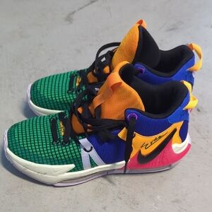 Nike Kids basketball shoes Multicolor Athletic Shoes (great condition)